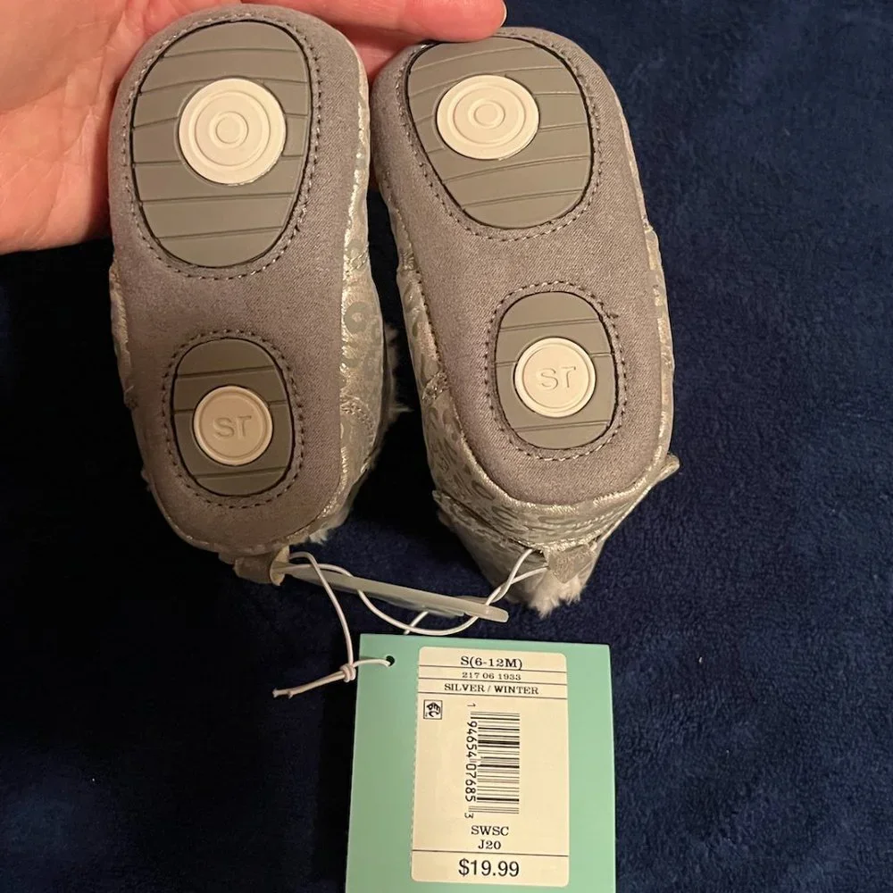 Stride Rite infant girls faux fur lined booties, silver pattern, NWT